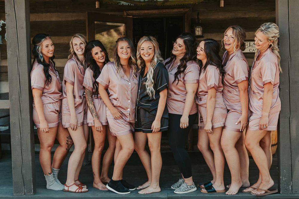 Elegant and rustic: bridesmaids celebrating Jessica's wedding day at the American Homestead. Yakima wedding photographer. candid