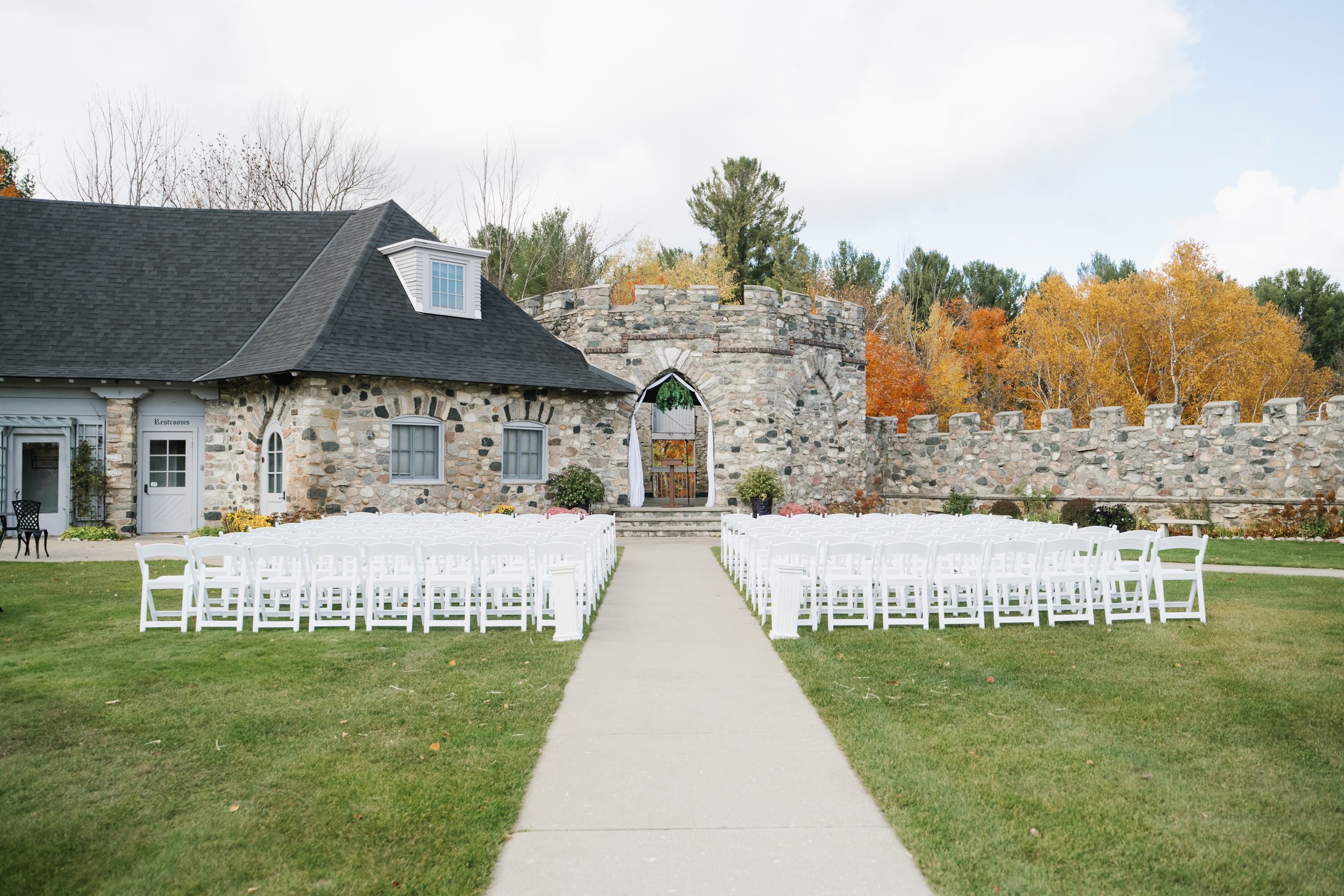castle farms wedding set up