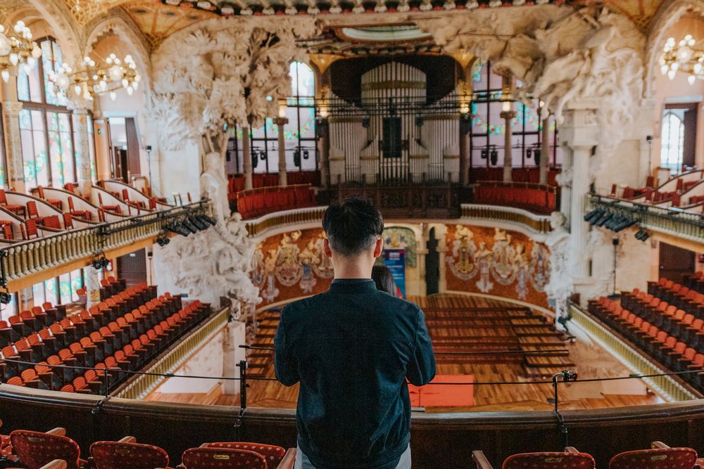 Surprise proposal at the Palau de la Música, Barcelona! Capturing love, joy, and unforgettable memories.