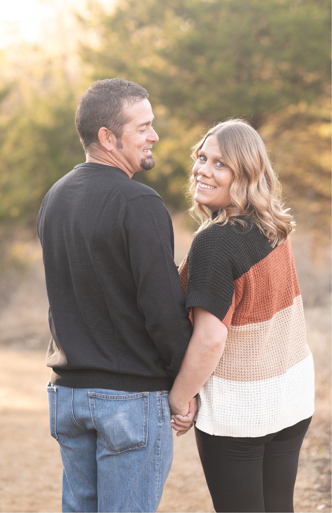 Family of 8 Late Fall Session with Evergreens by Bartlesville Photographer Kristi Bray