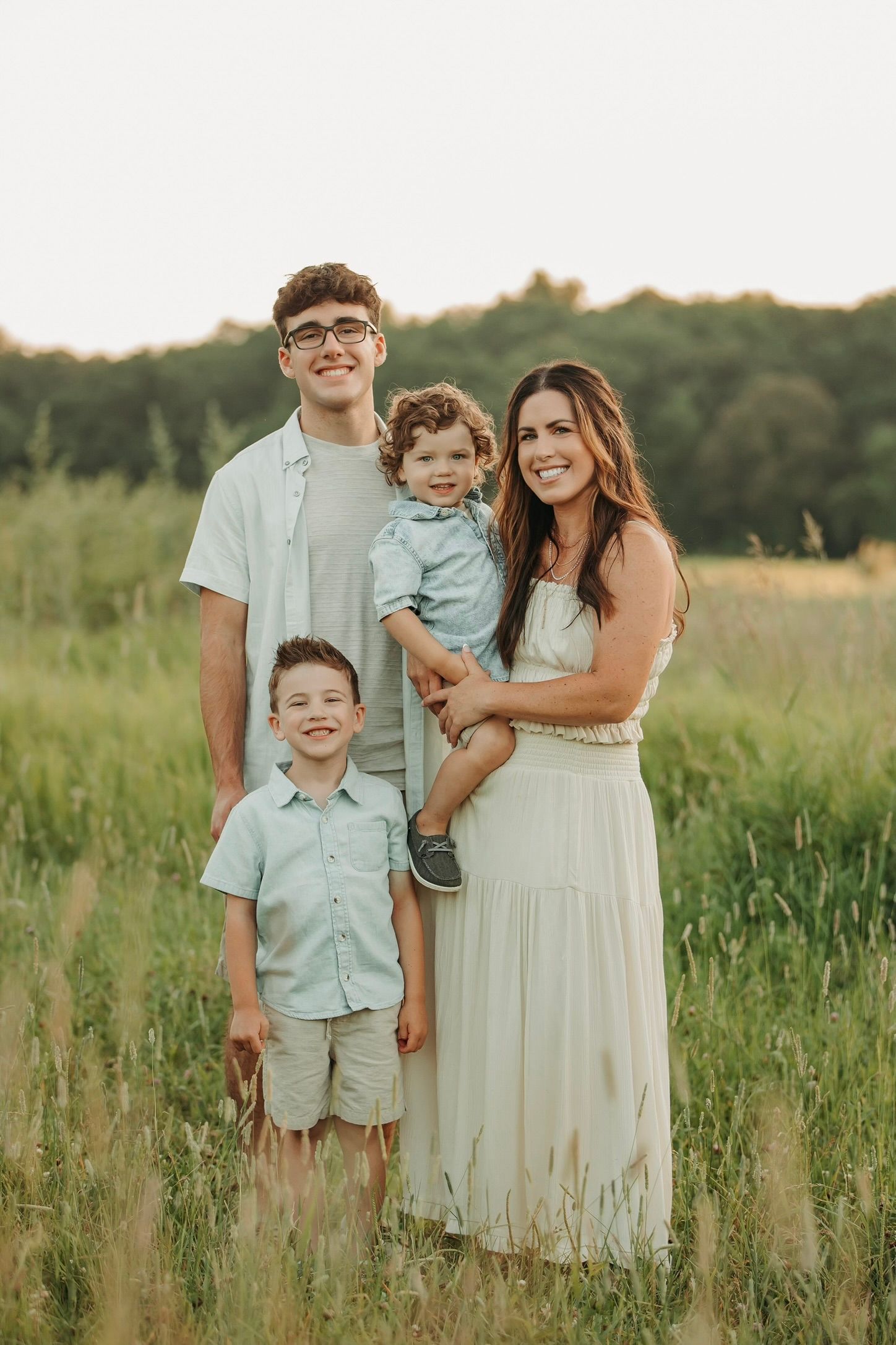 what to wear for family photos" "summer family photo outfits" "Michigan family photo outfit ideas" "what colors photograph best outdoors"