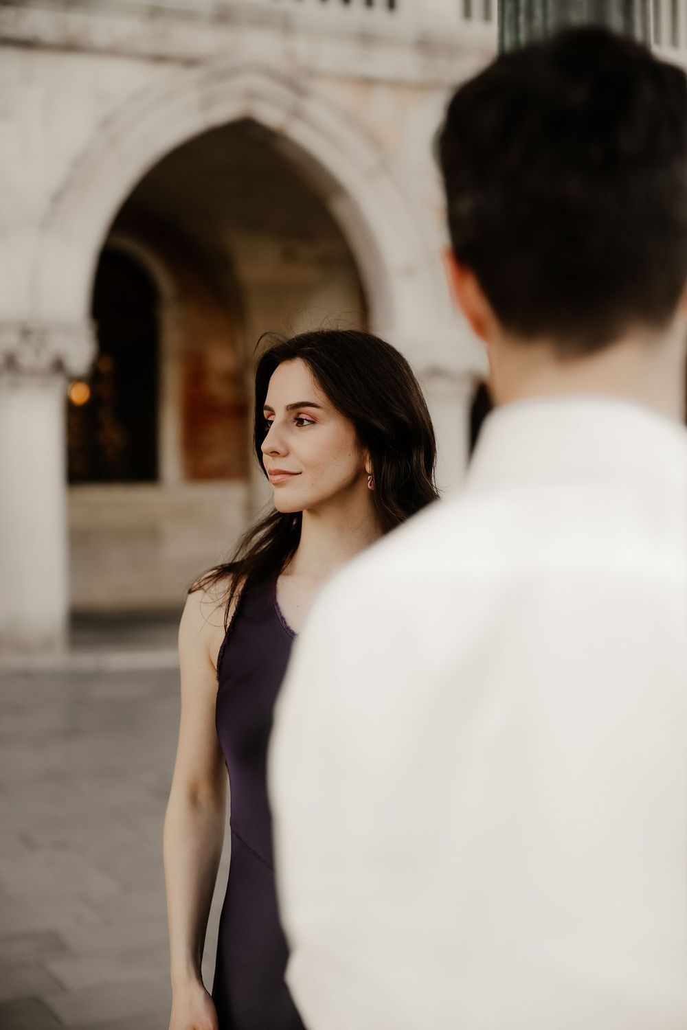 Emotional embrace of a foreign couple during their Venice engagement session.