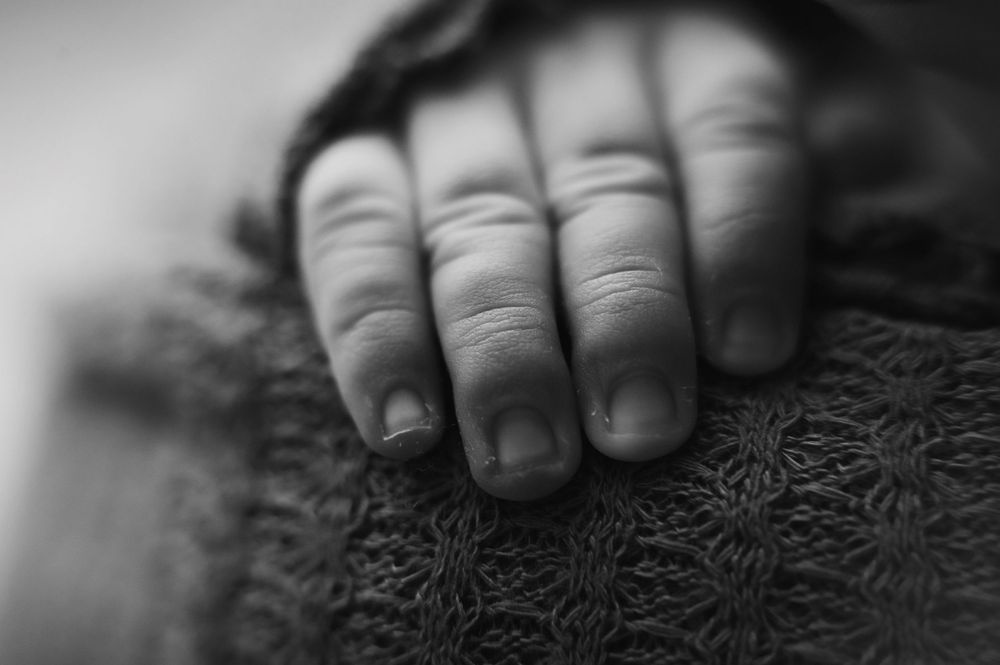 Newborn macro finger image.