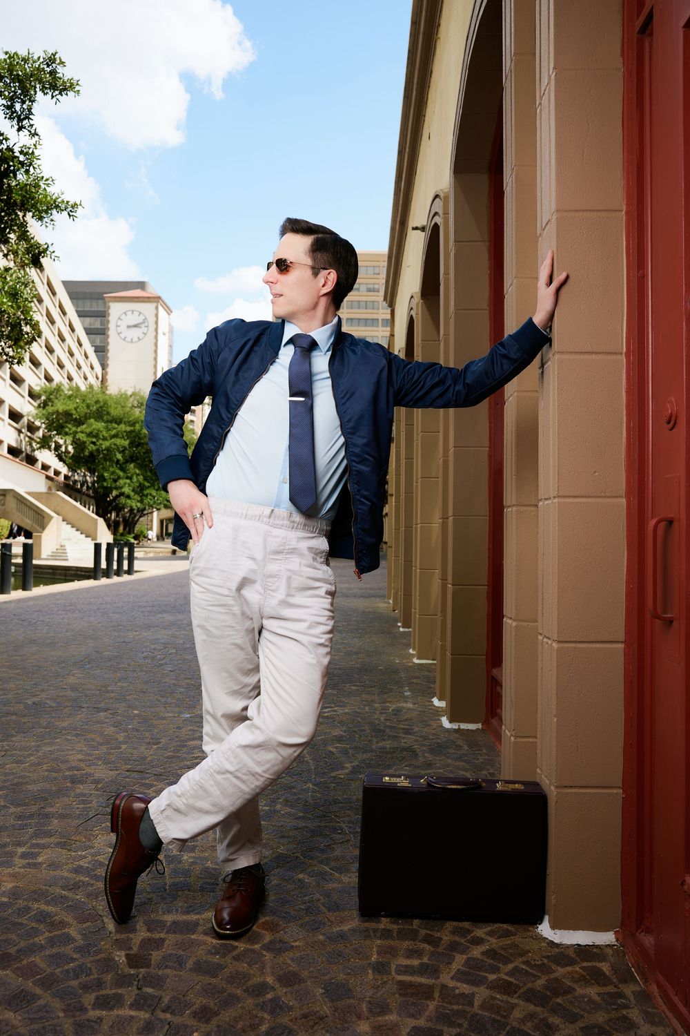 men’s fashion photography, modern business fashion,
editorial men’s portrait,
fashion photographer portfolio,
business attire photoshoot,