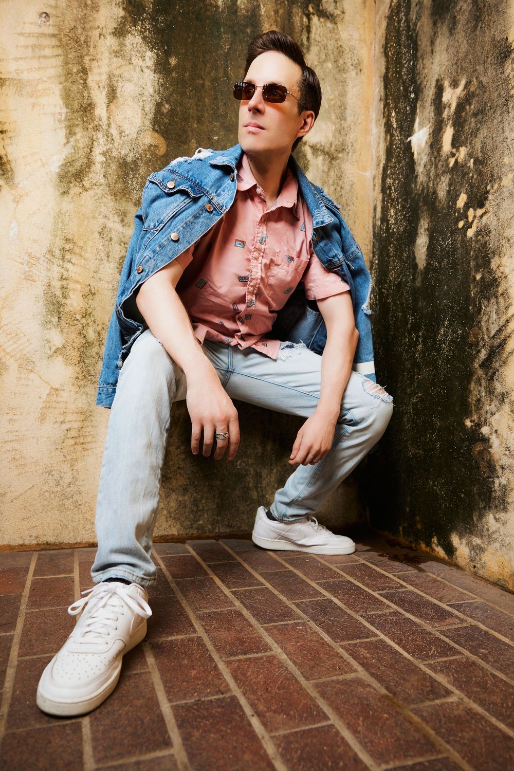 retro men’s style, 80s fashion revival,
90s inspired menswear, men’s fashion photography, modern retro aesthetic,
men’s editorial fashion