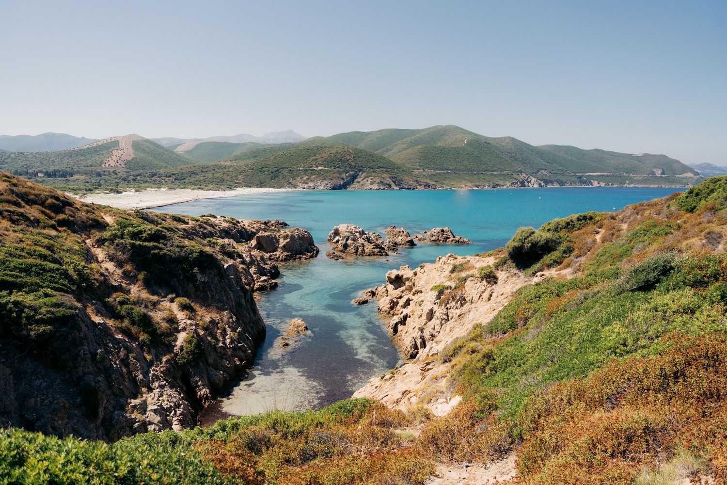 plage de l'ostriconi dans le désert des agriates avec eau turquoise