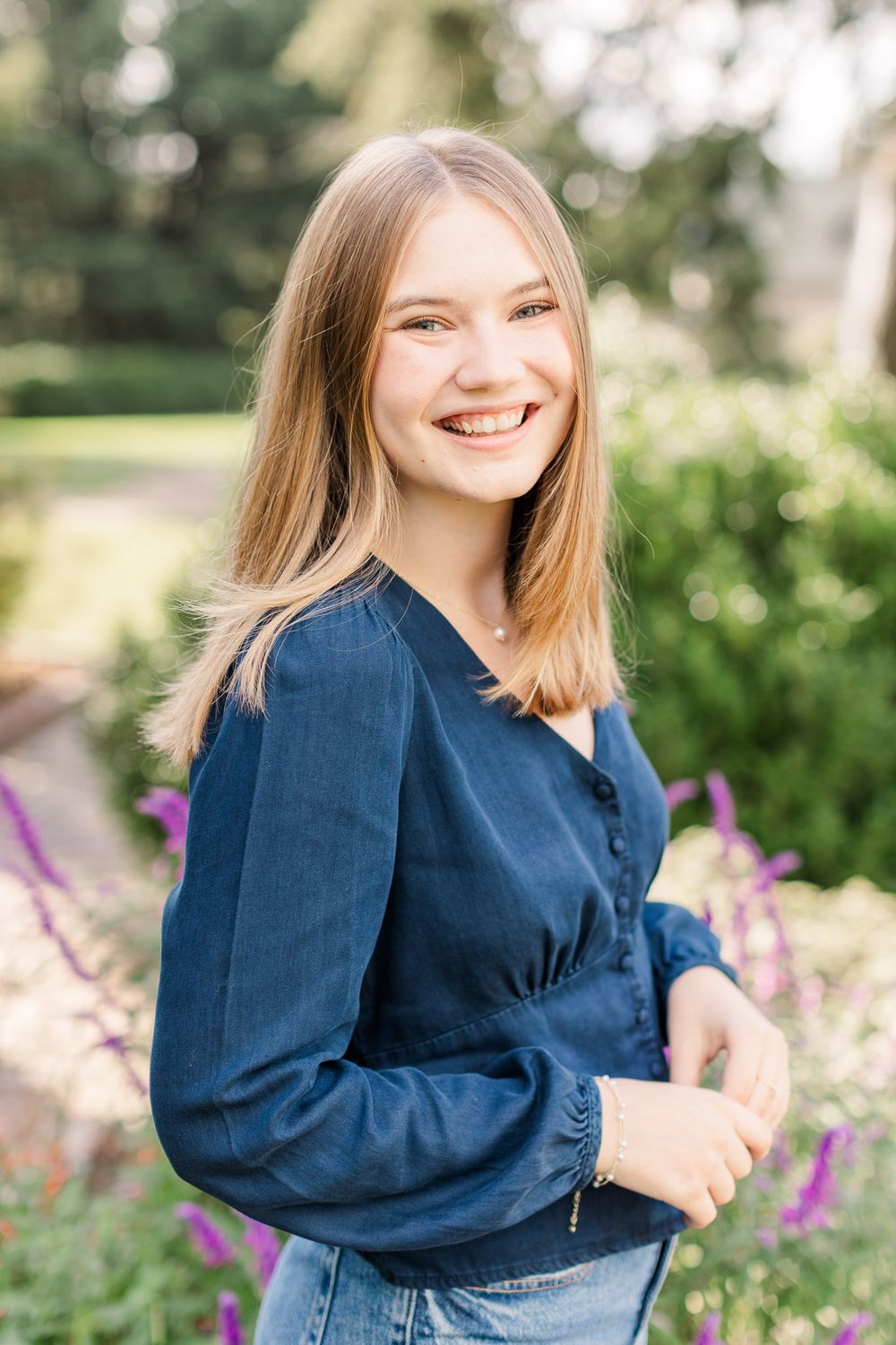 Richmond Va senior portrait photographer captures beautiful image of graduating senior in Richmond, Virginia.