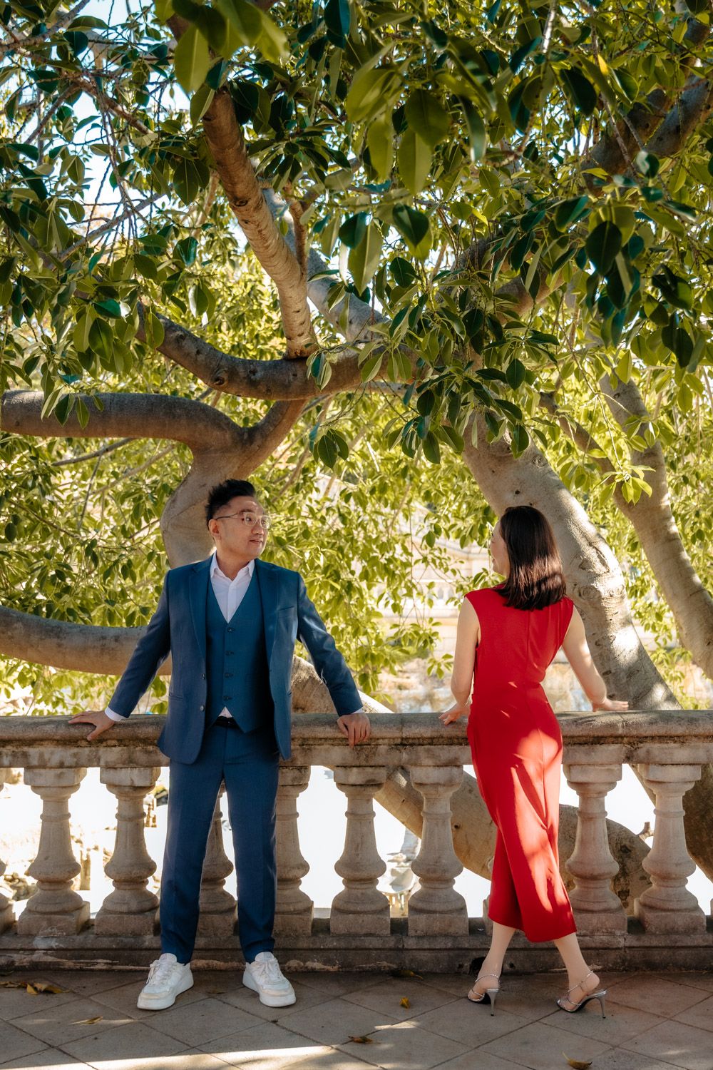 Hand in hand under Carrer del Bisbe arch Couples photoshoot Barcelona BarcelonaLoversPH