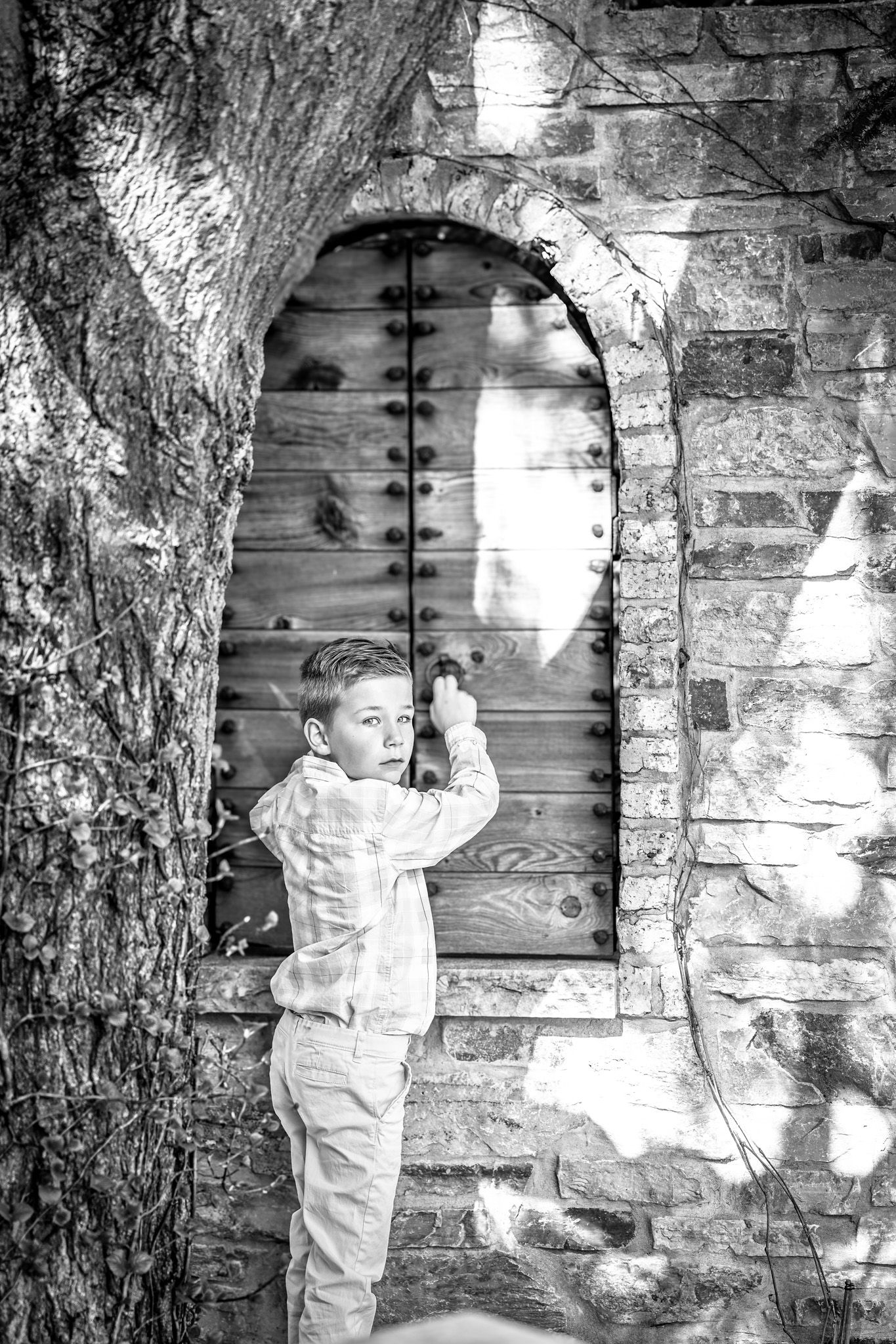 You boy opening door.