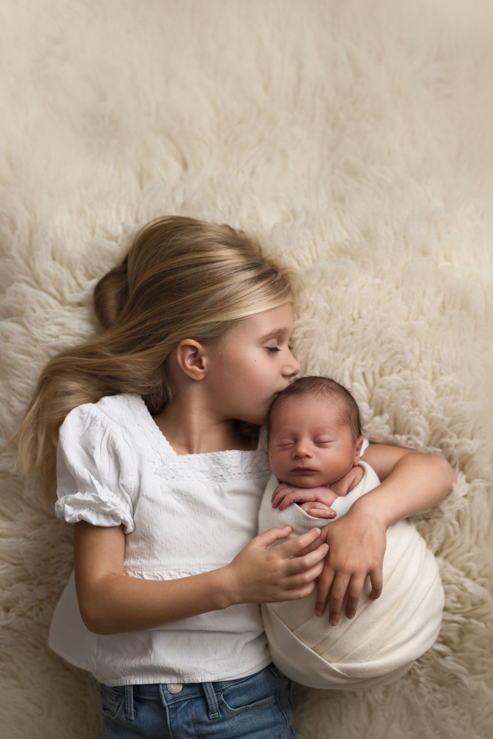 Newborn Photographer, Siblings Family Portrait Family Photographer in Batavia IL, 60510.