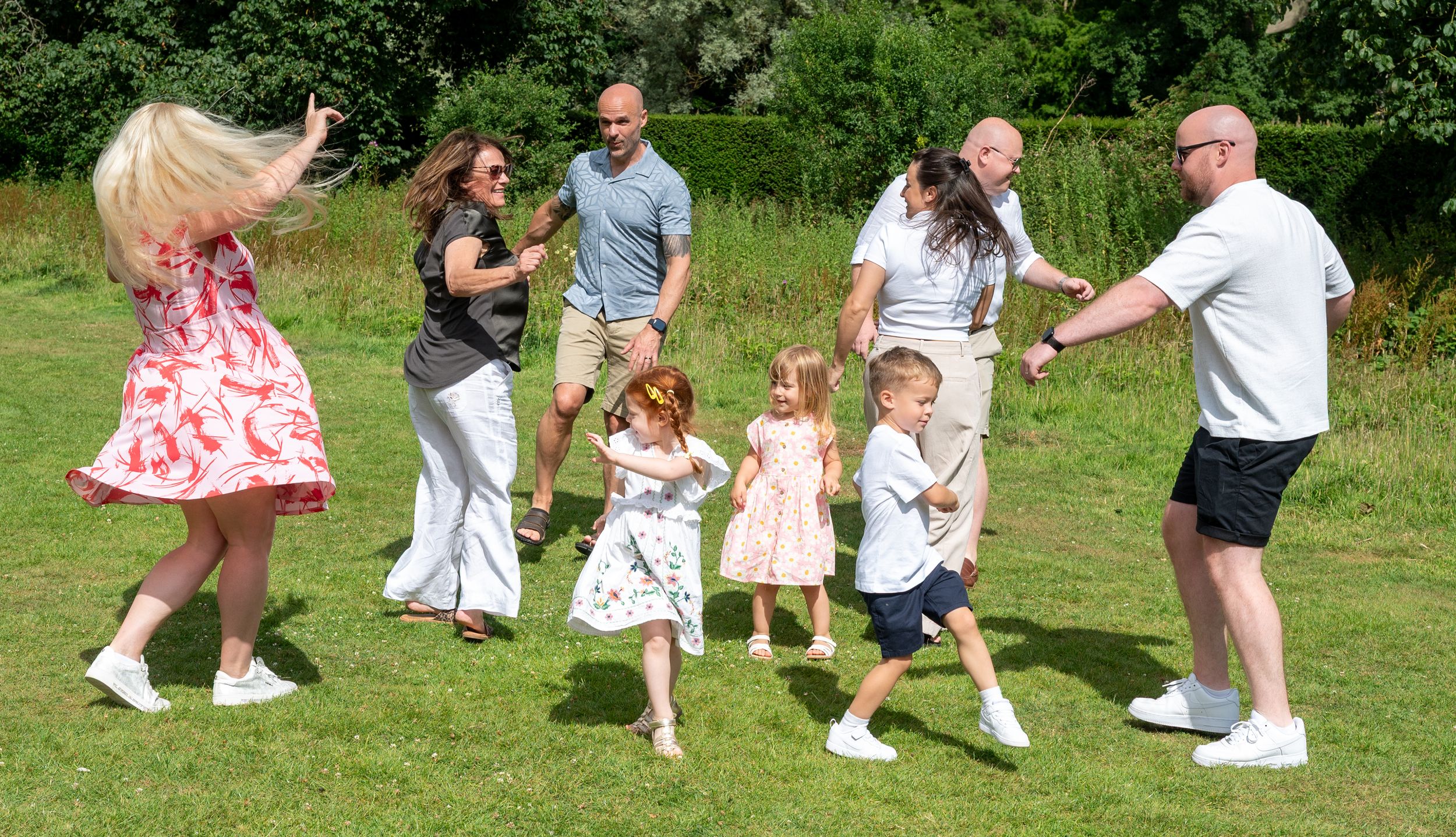 Relaxed family photo shoot in Leicestershire with candid moments