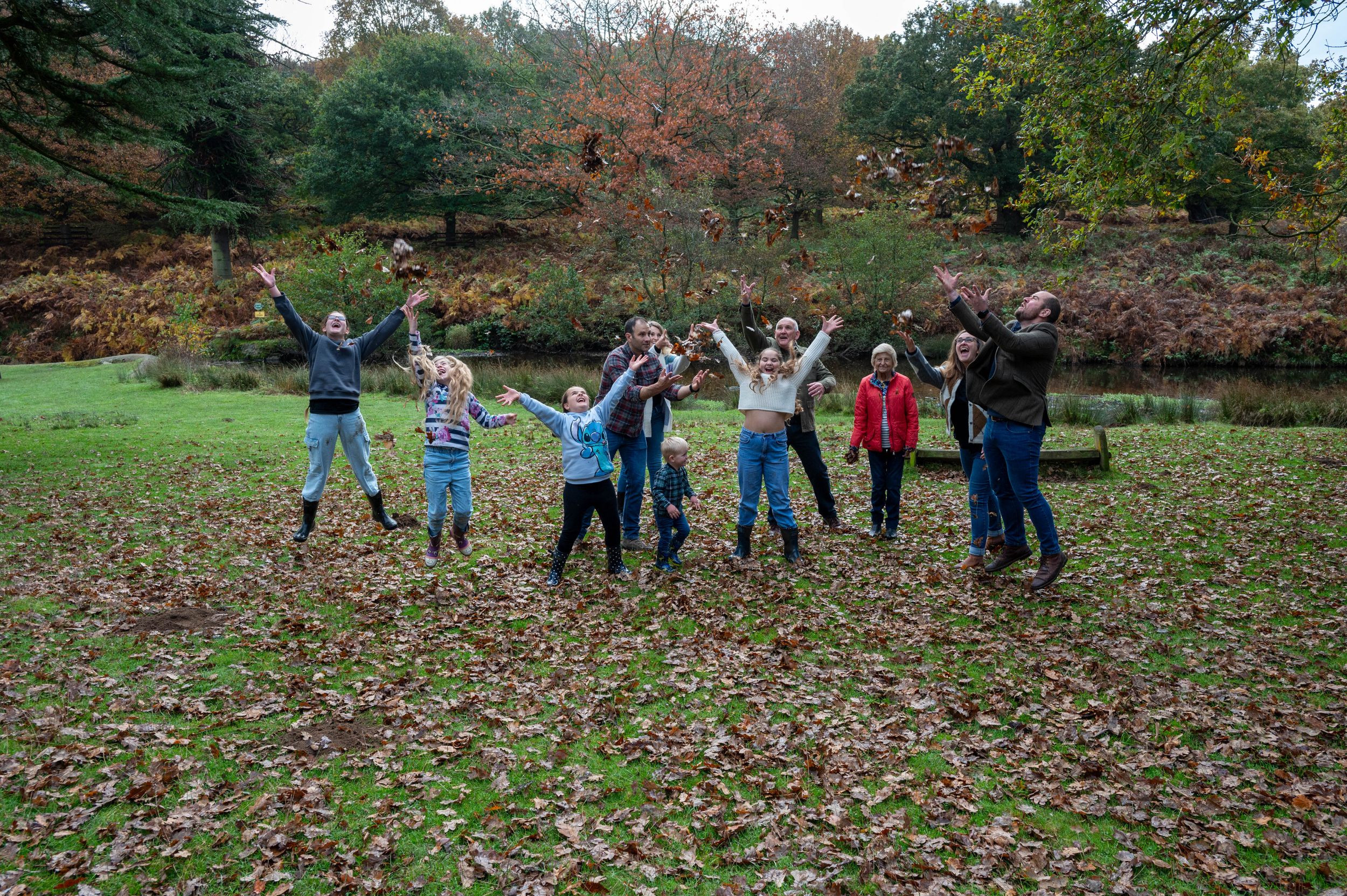 Relaxed family photo shoot in Leicestershire parkland