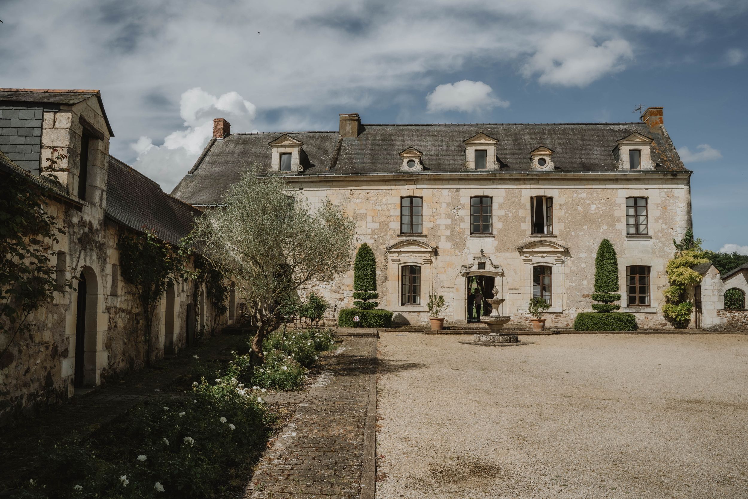 intimate weddings wedding photography photographer photographe photographie mariage intimistes elopement portraits Paris Nantes Loire Valley