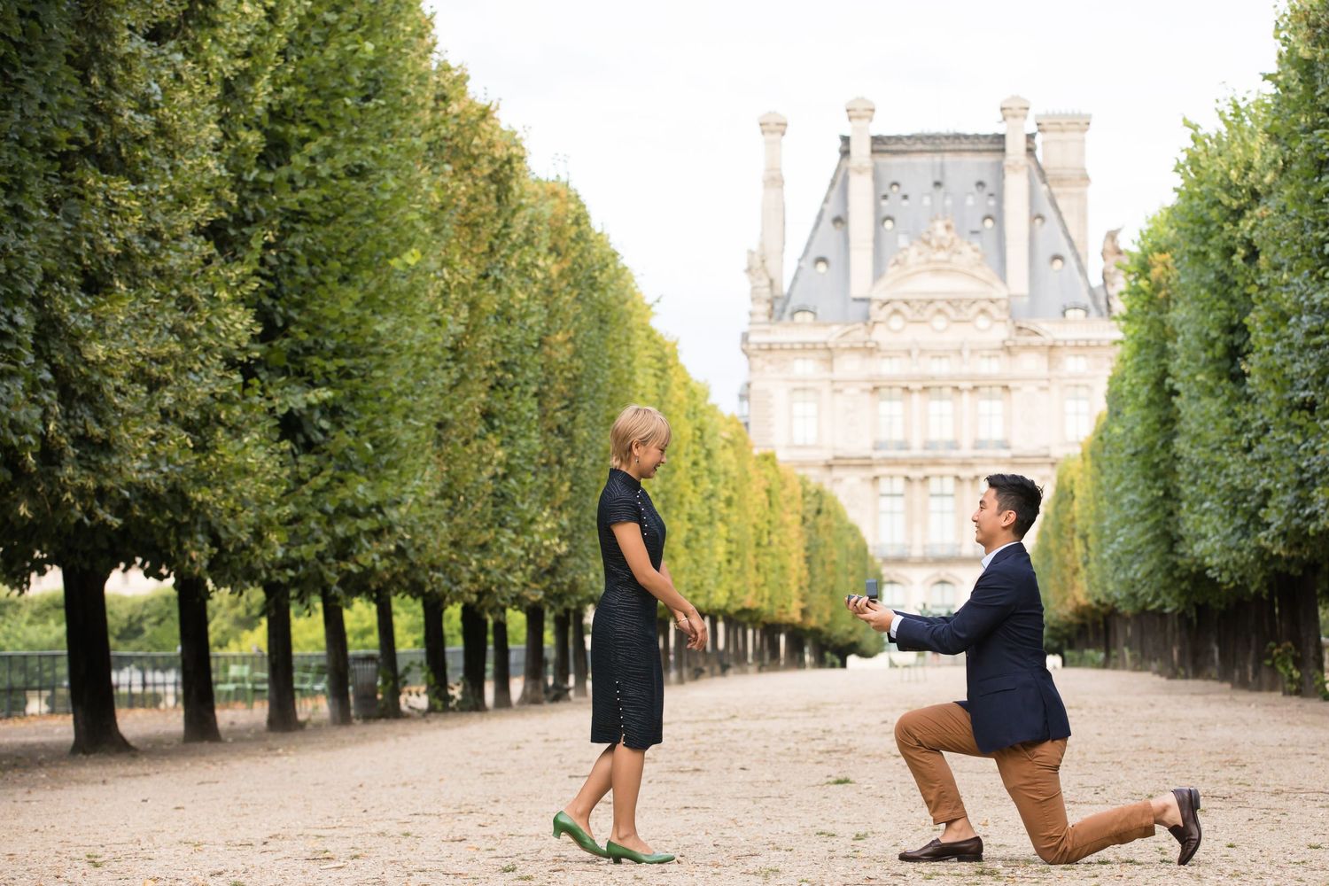 Amazing surprise proposal secret photoshoot at the Tuilerie gardens captured by Julien LB Photography Paris
