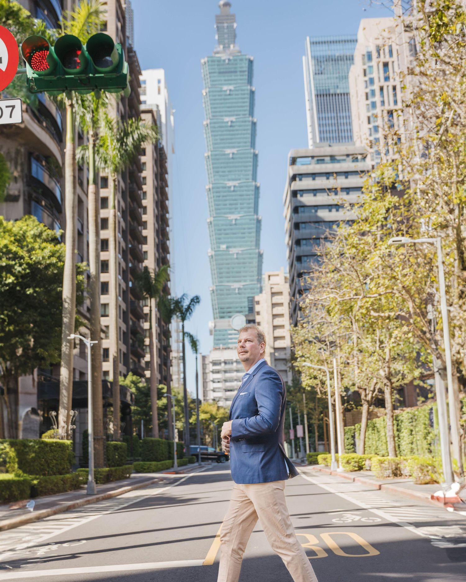 Individual photoshoot taken near the iconic Taipei 101.