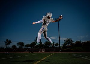 Football player jumping.