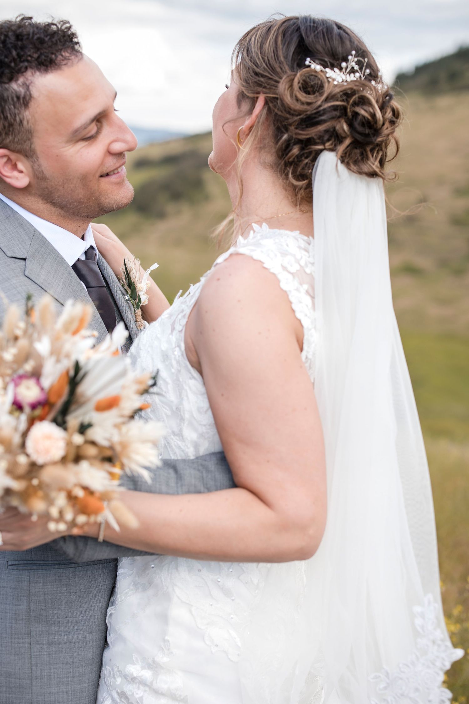 Minimalist bride and groom portrait at sunset in Okanagan’s vineyard.