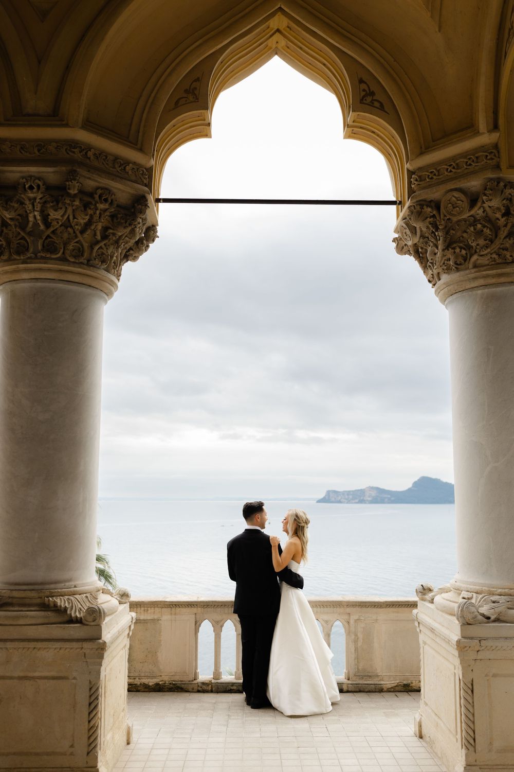 Couple enjoying a private wedding ceremony on Isola del Garda with scenic lake views