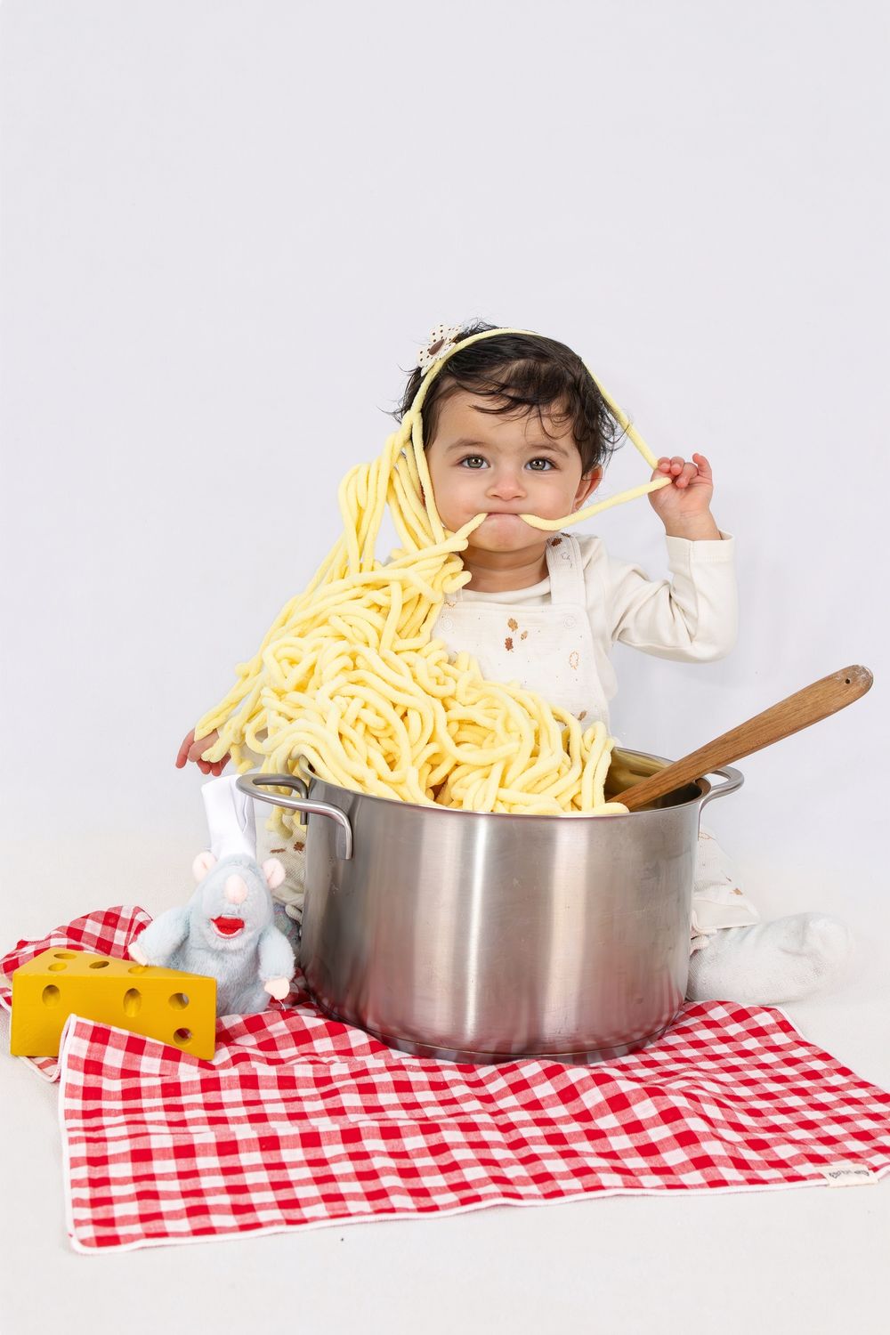 From “taste test” to photo treasure! Affordable quick cooking minis in Wan Chai—candid moments your family will cherish forever.