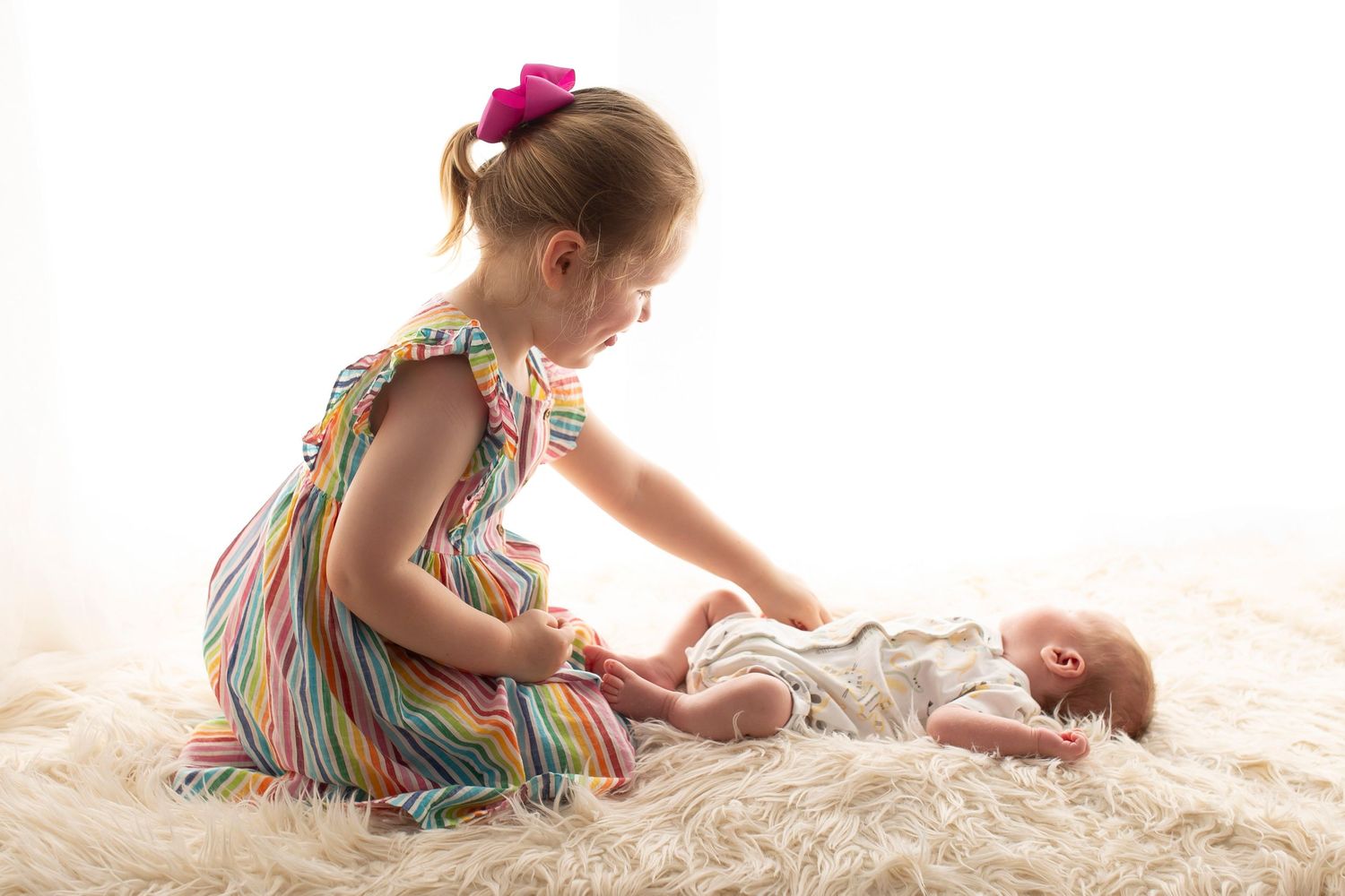 newborn baby and sibling family newborn photoshoot by little wonderland photography widnes cheshire warrington st helens runcorn liverpool