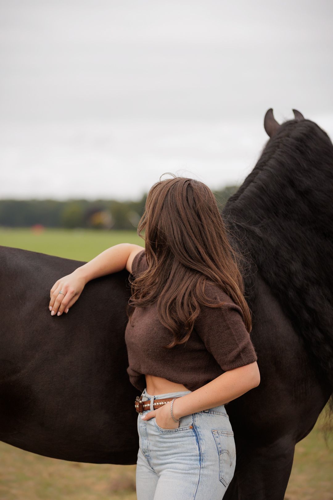 Paard en eigenaar samen in het Twentse landschap