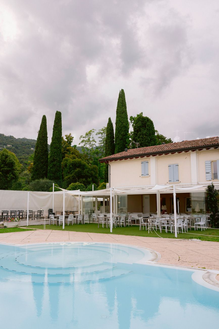 Beach club at Lake Garda for the welcome party of a three-day destination wedding on the shores of the lake. Planned by Solidea Events