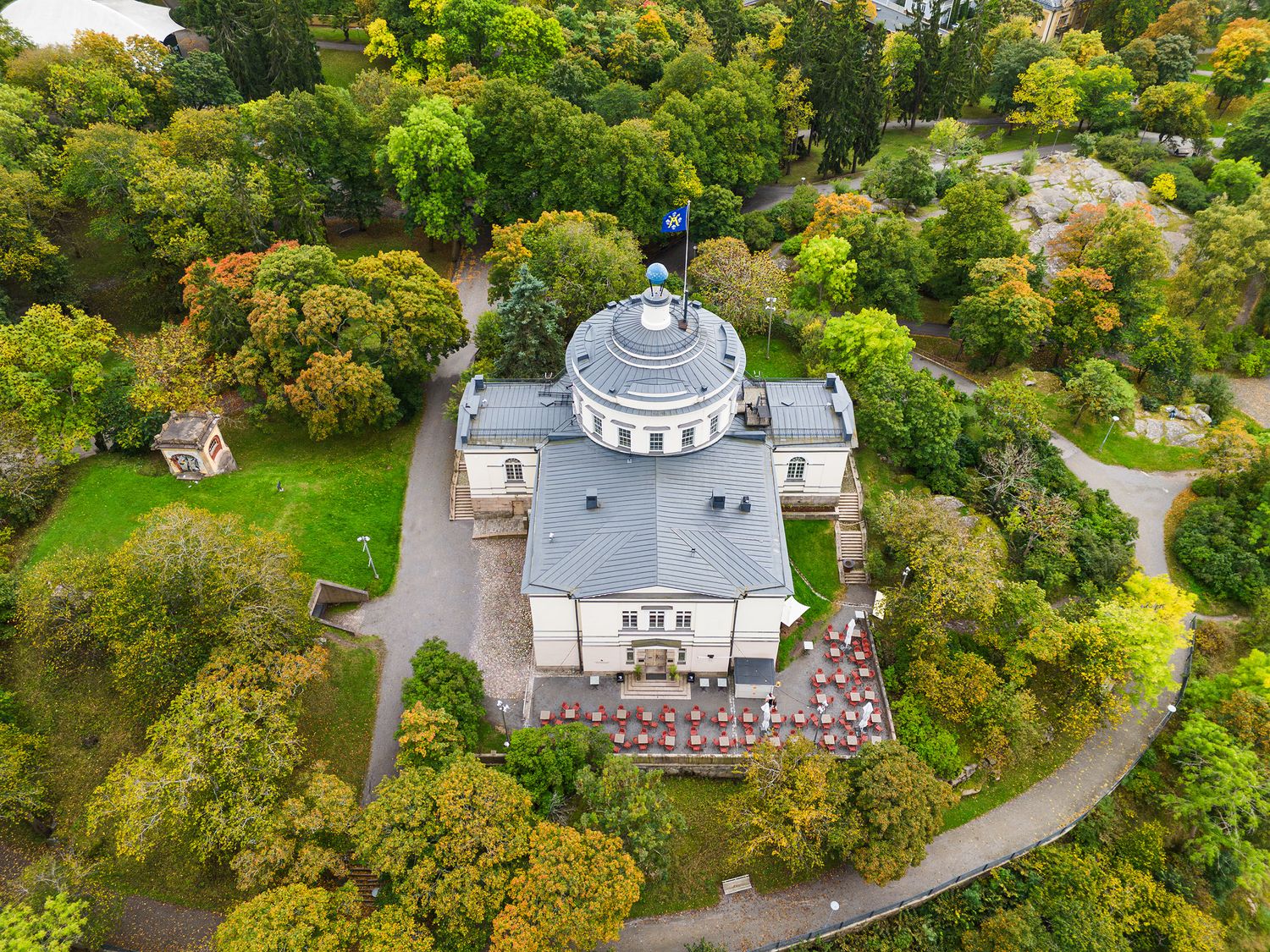 Vartiovuoren puisto ja Turun Observatoorio syksyisissä väreissä.