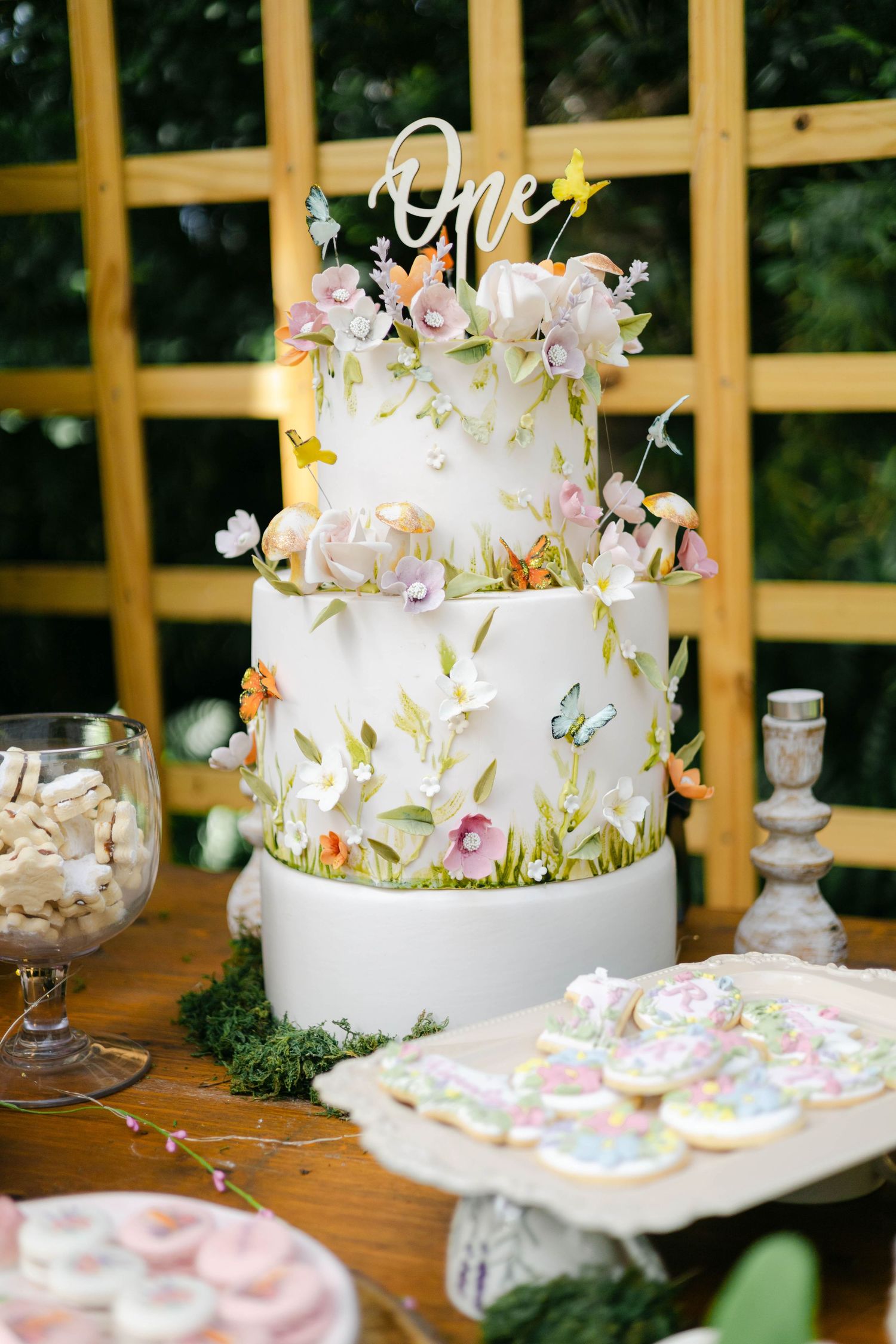 Elegant birthday photoshoot in Punta Cana featuring natural light, authentic emotions and stunning tropical scenery.