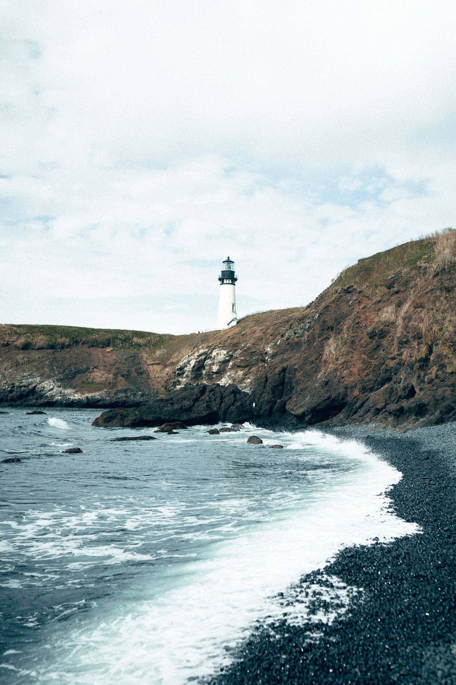 20 best things to do for your Oregon road trip. Yaquina Lighthouse Oregon Coast Road trip travel and wellness photography by Carl James