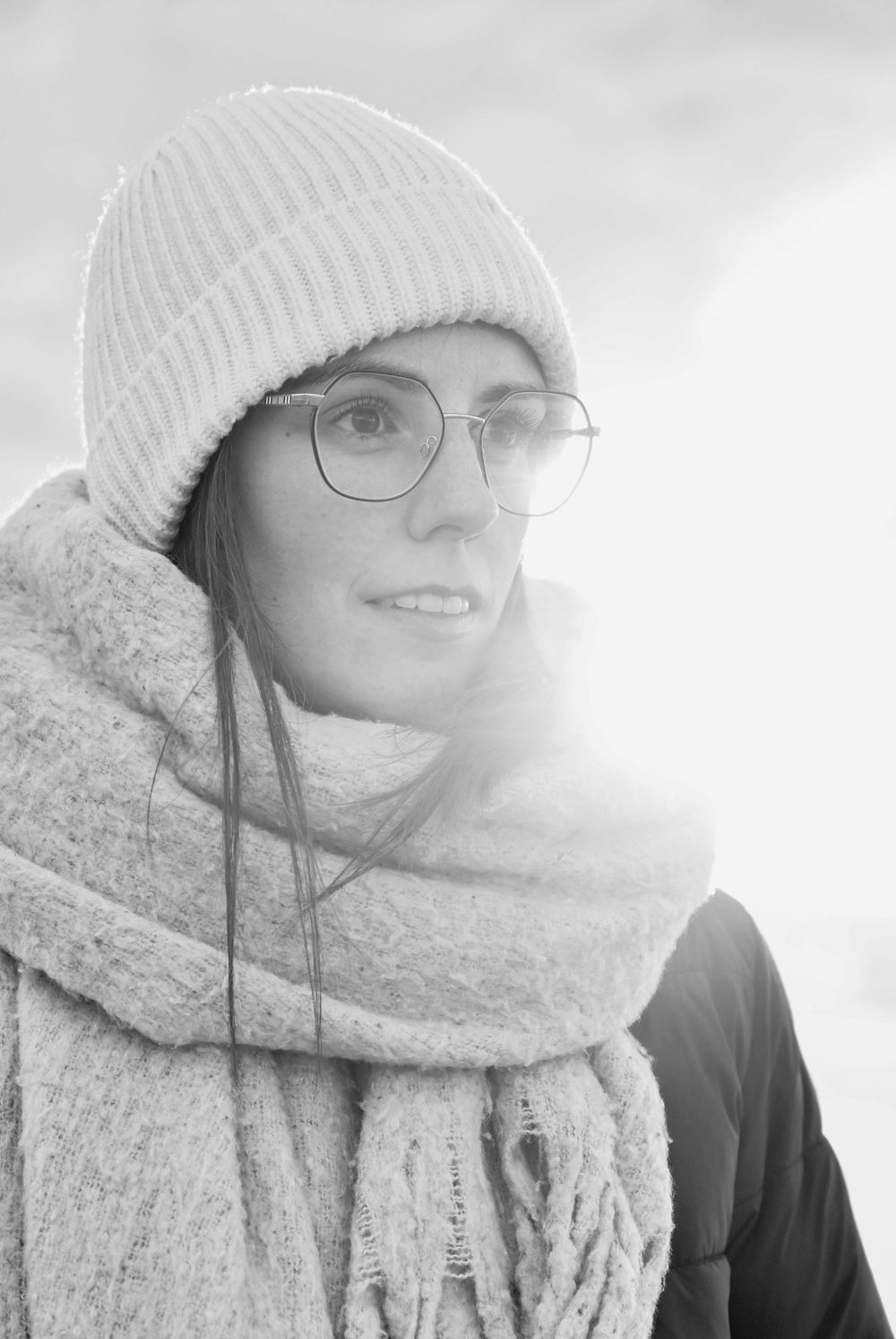 Femme en bonnet, portrait de profil