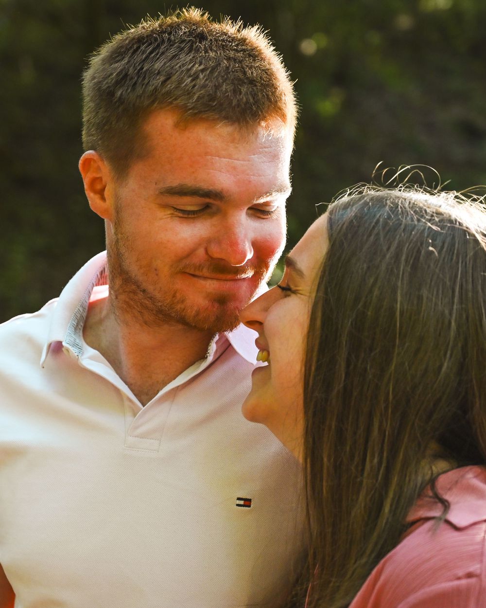 Couple front contre front, moment tendre