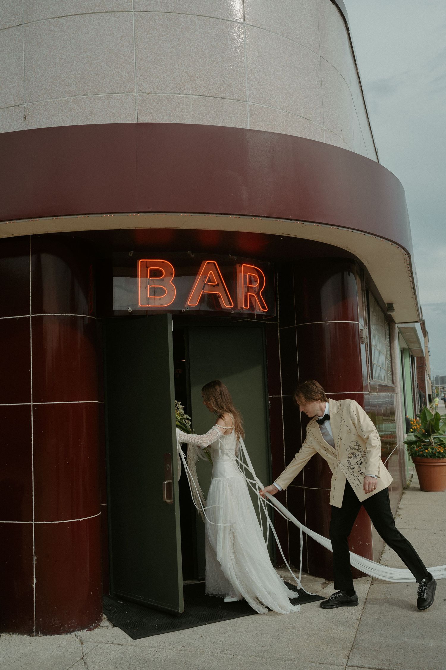 willis show bar wedding, detroit wedding, detroit wedding photographer, detroit weddings, michigan wedding photographer, michigan weddings
