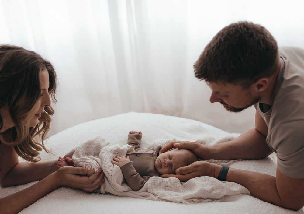 Mum and Dad and newborn wrapped in blankets and love
Verity Fields photography