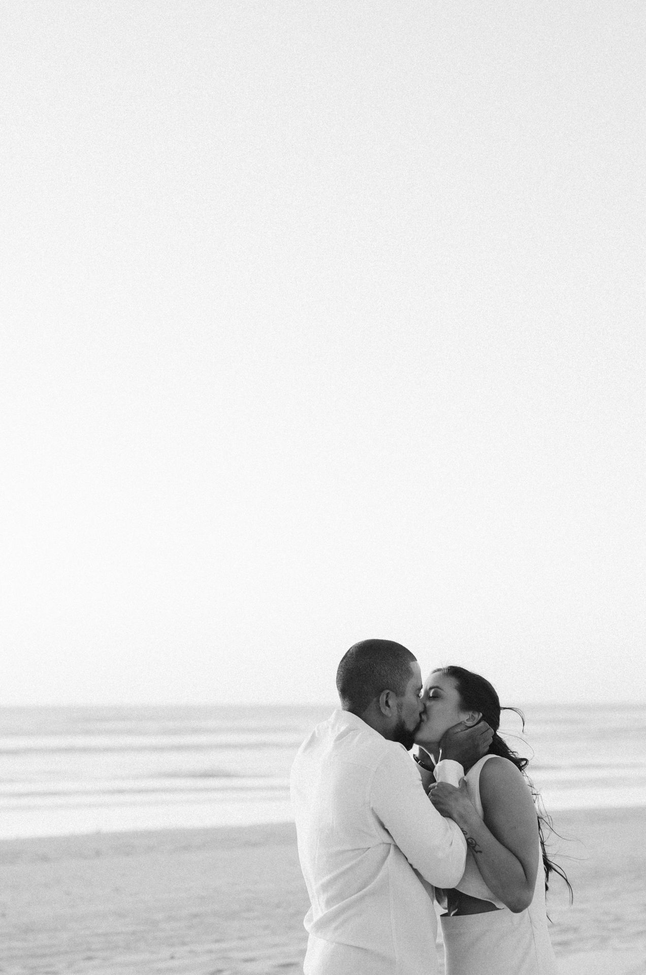 bride and groom. wedding photos. love . intimate wedding photos. timeless photo. wedding dress. bride. groom