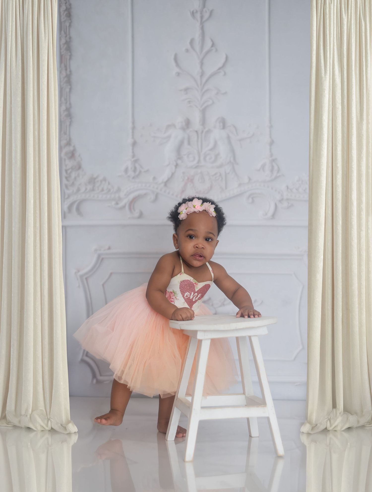 Cake smash photographer. First birthday children photographer