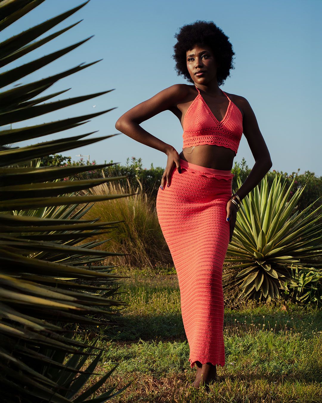 “Capturando la fuerza y la autenticidad de cada esencia femenina bajo el sol tropical.”