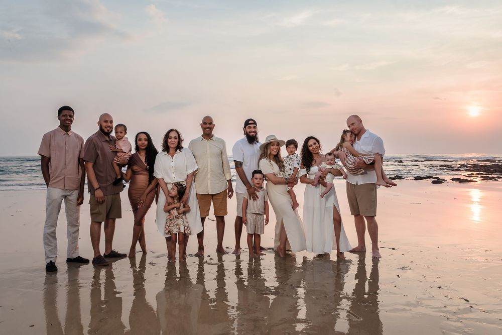 Avellanas beach sunset family reunion photo
