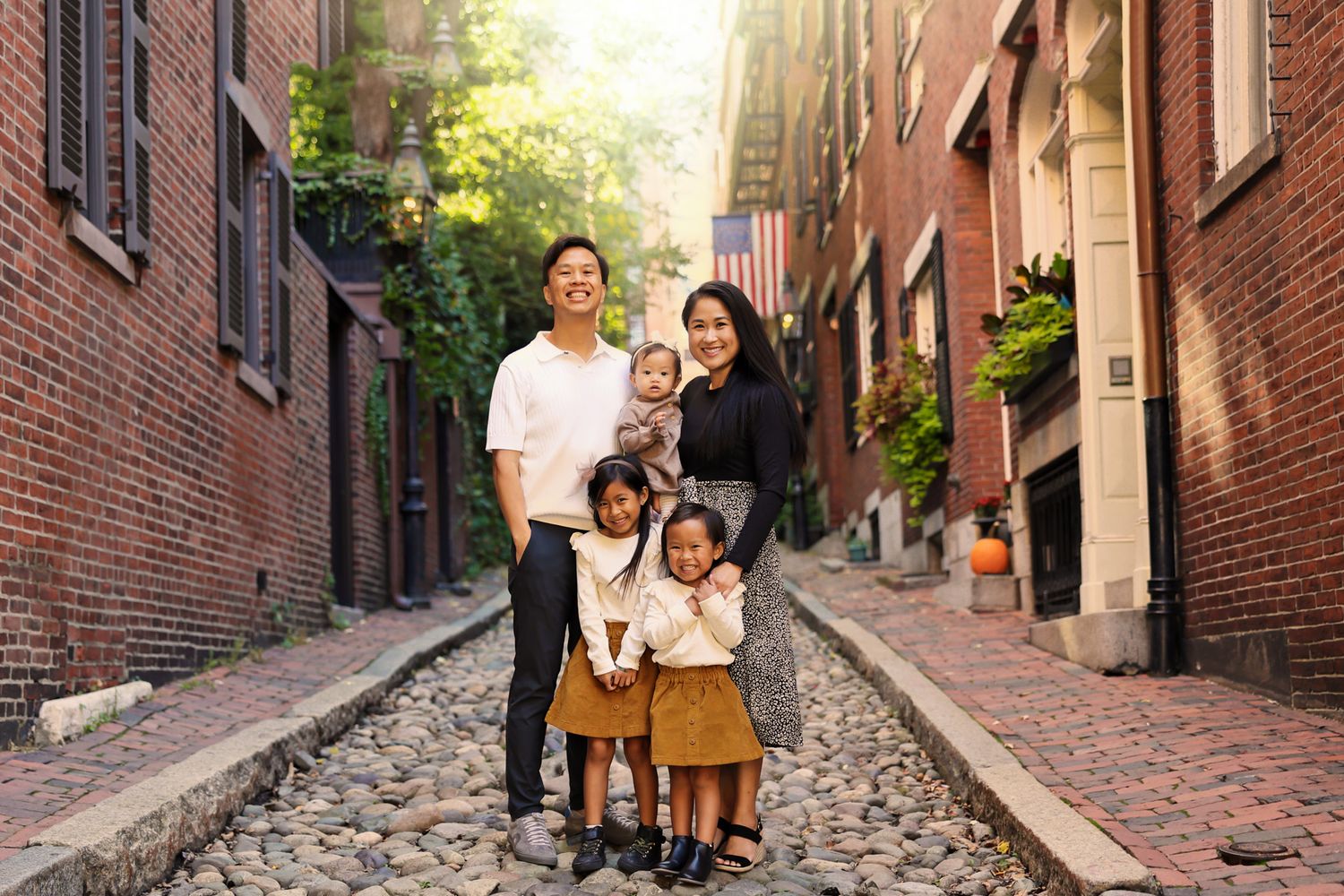 acorn street boston, boston family photography, family photoshoot boston, beacon hill boston photography