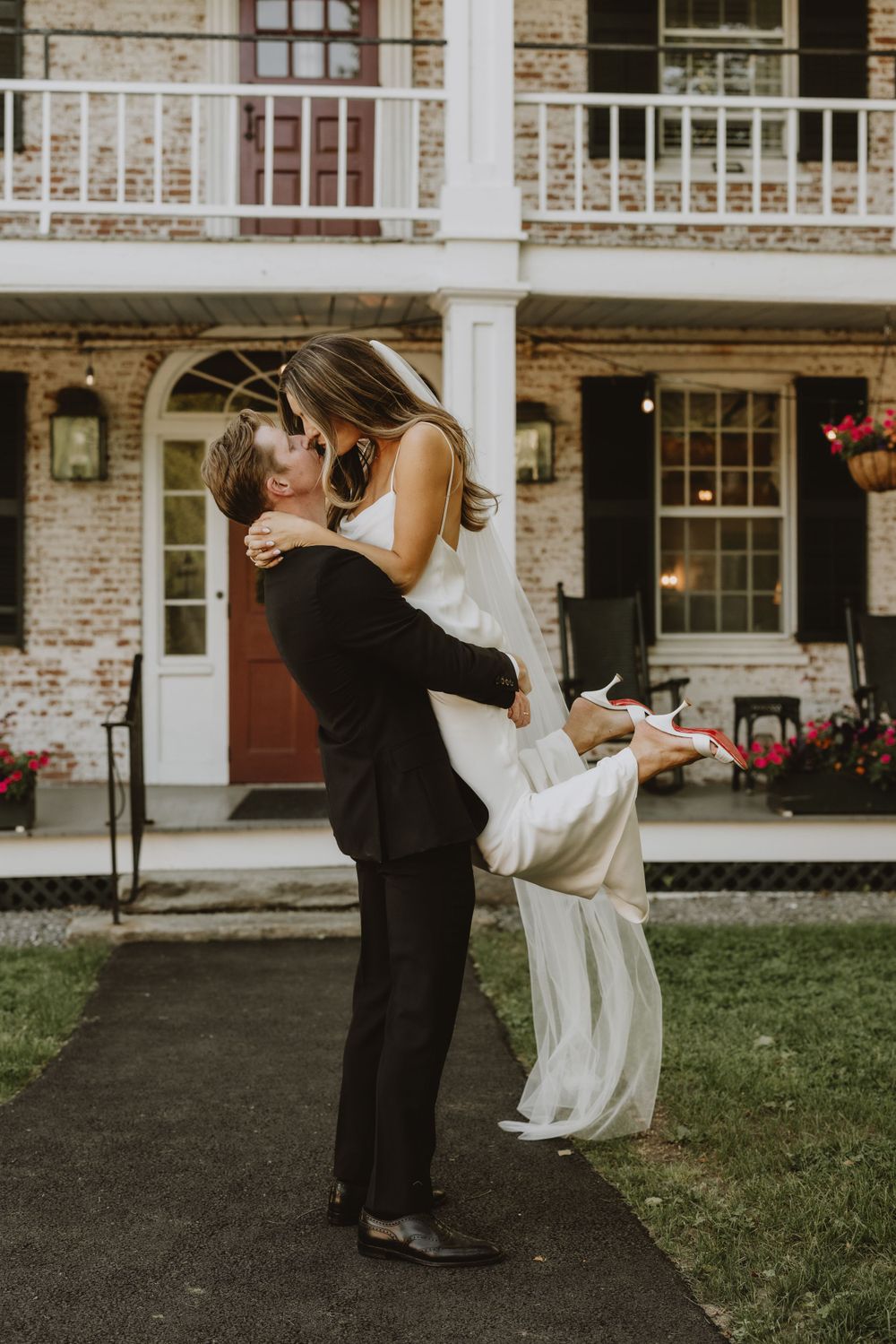 Mountain Hearts Photography- wedding photography and videography. Grafton Inn Weddings
