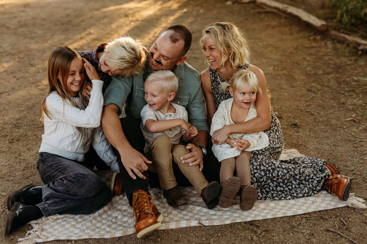 Family Photographer, family pictures at golden hour. San marcos, texas family photographer. New braunfels texas family photographer