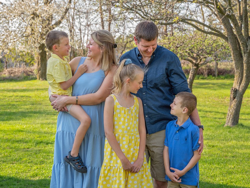 Outdoor family of five photo session in Newcastle Ontario*