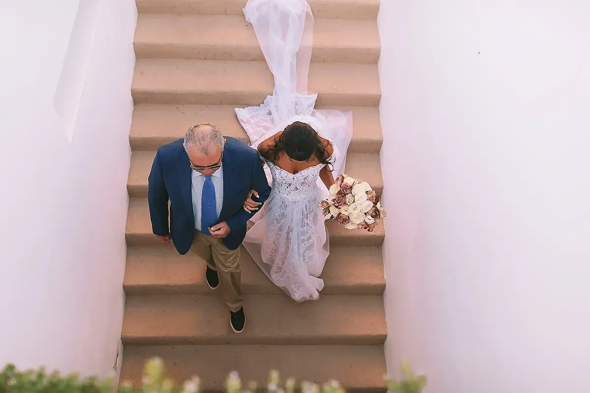wedding photographer Ktima 48 Athens romantic couple outdoors | φωτογράφιση γάμου Κτήμα 48 φυσικές στιγμές και κομψή αισθητική