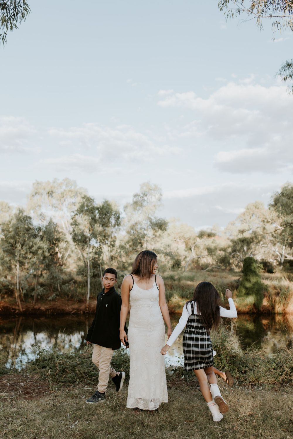 childen run around mother in Mount Isa