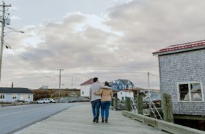 Peggy's Cove couple's session, Halifax, Nova Scotia Canada - Charlotte Buckle Photography