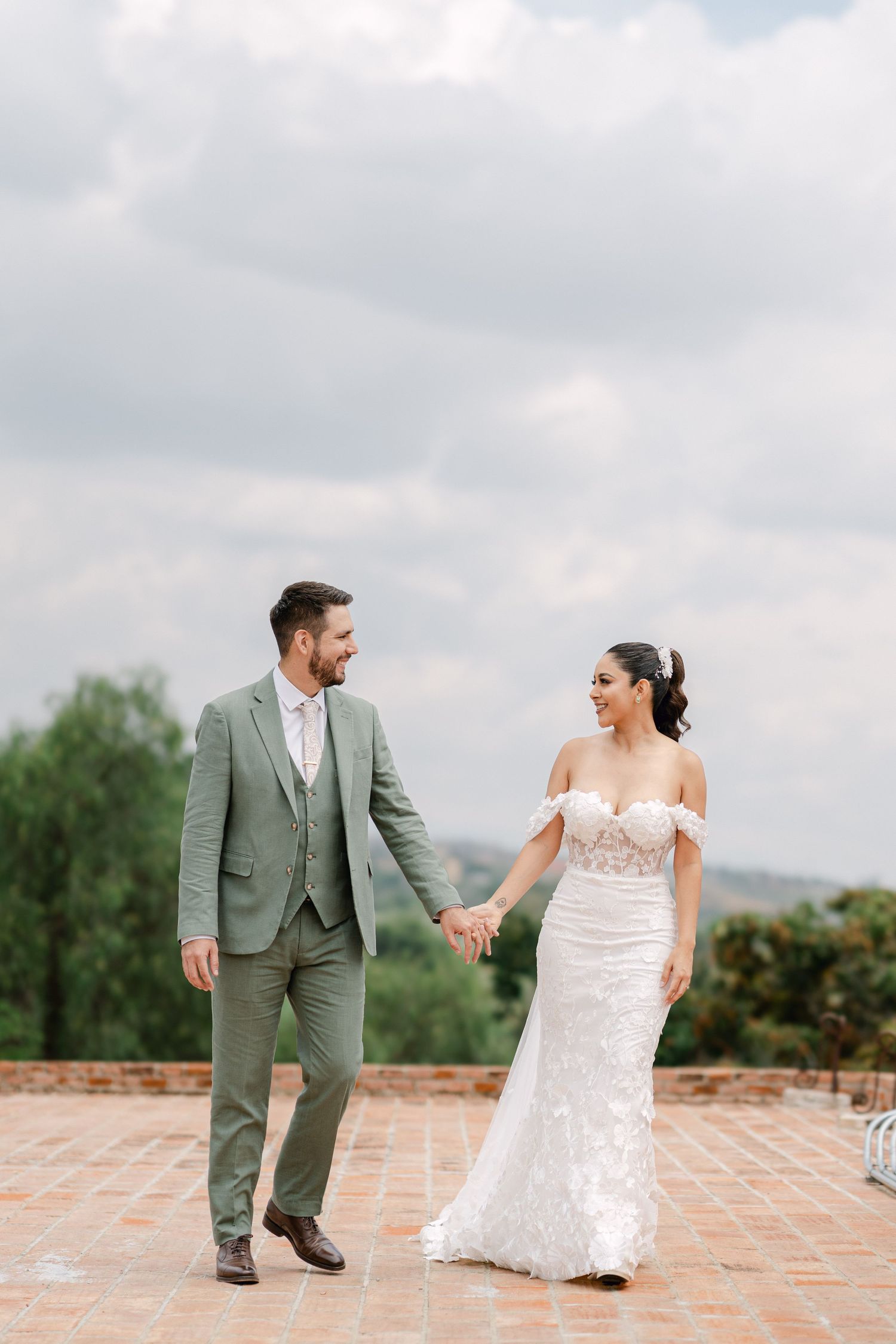 Boda romántica en Oaxaca capturada por Ivonne y Alex Cayetano, fotógrafos especializados en bodas de ensueño. Esta fotografía inmortaliza el