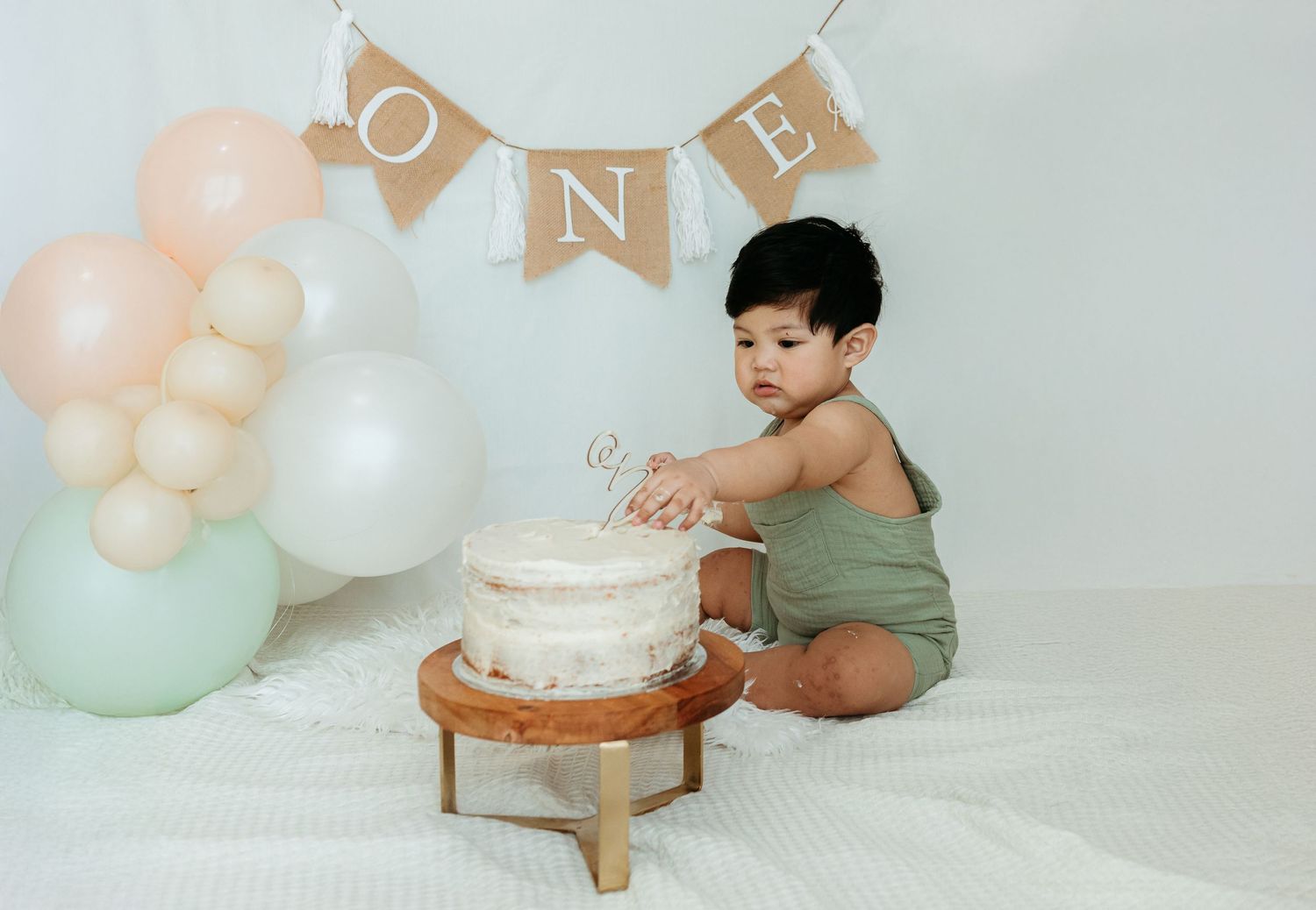 cake smash white photoshoot abu dhabi