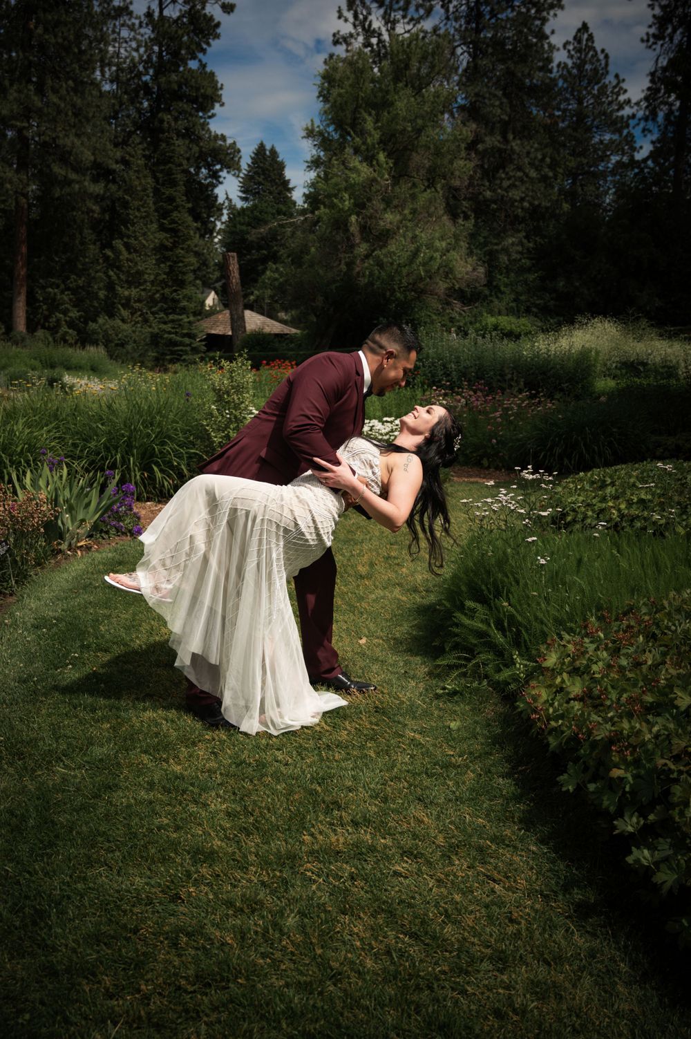 bride and groom at manito in spokane washington. Taken by Jessica Rae Photography.