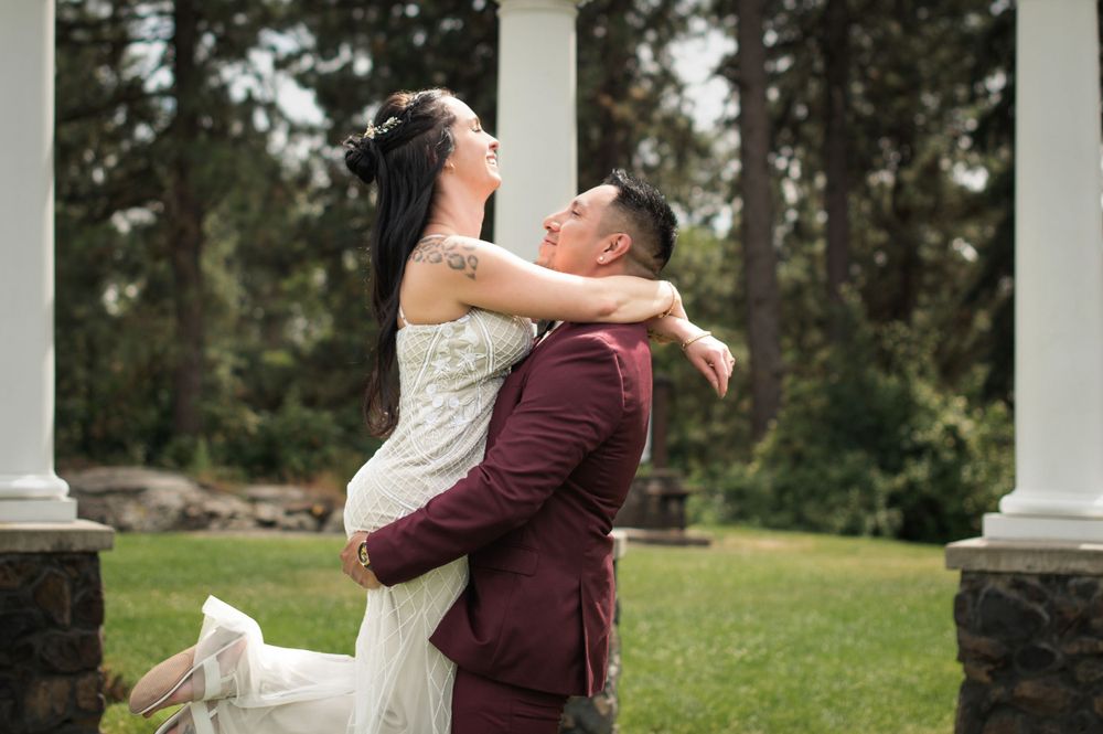 bride and groom at manito in spokane washington. Taken by Jessica Rae Photography.