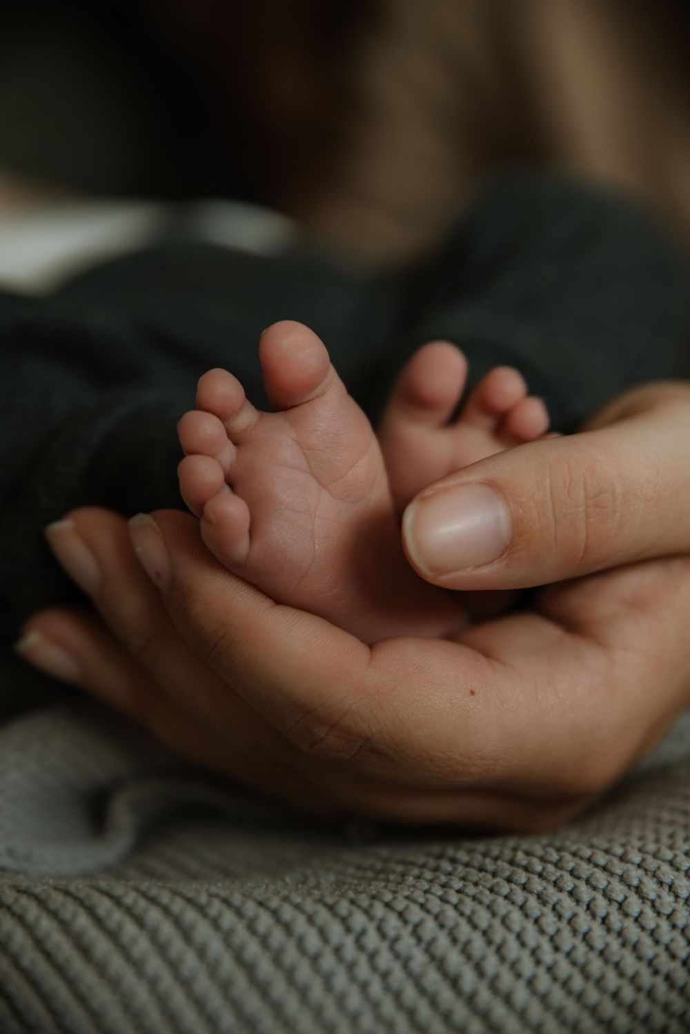 baby-voeten in hand
