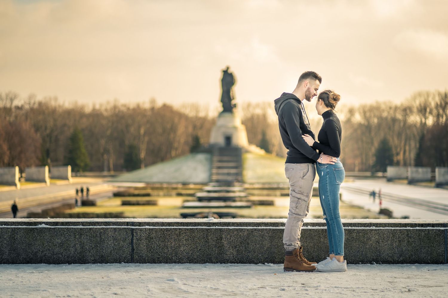 Hochzeitsfotograf Berlin mit Höchstbewertung: Paarshooting im Treptower Park.